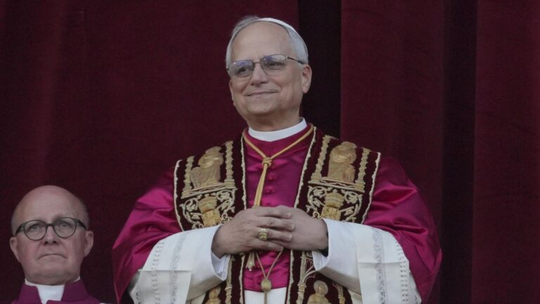 tarihte-ilk-kez-abdden-bir-papa-secildi-yeni-papa-robert-prevost-VgGhdx2E.jpg