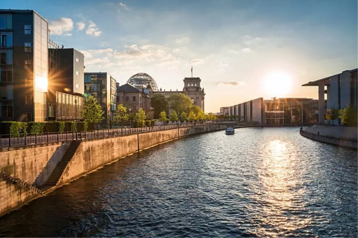 Berlin’de II. Dünya Savaşı’ndan Kalma Bomba Bulundu