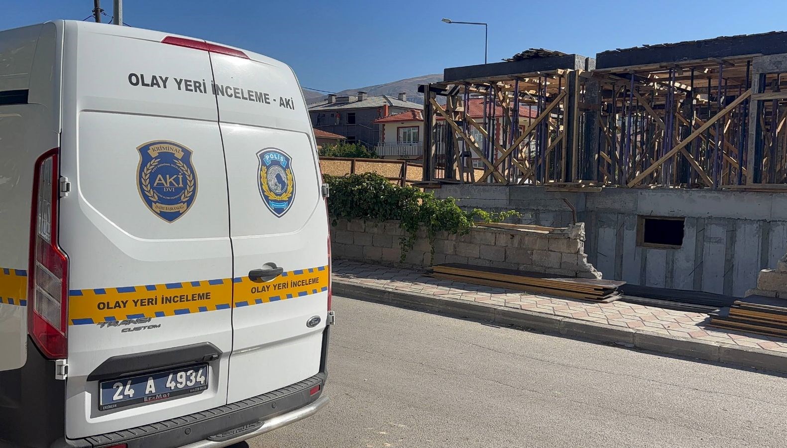 Erzincan’da inşaattan düşen işçi ağır yaralandı
