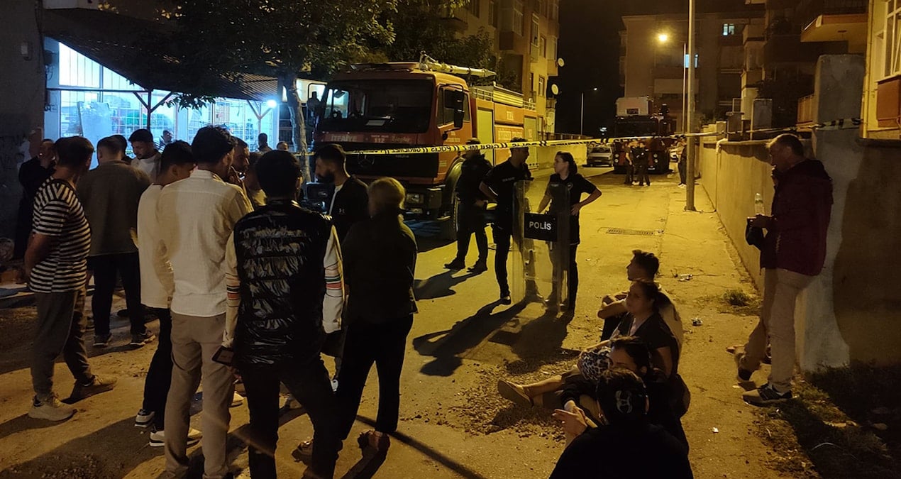 Gece yarısı kahreden haber! Eve giren ekipler yanmış 3 cesetle karşılaştı