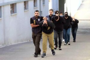 adanada otomobil dolandiriciligi operasyonu 6 supheli tutuklandi pdP56vir.jpg