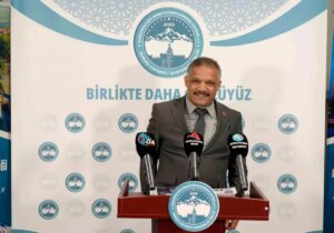 ali hizar baki ersoyun kayserispora destegi takdire sayan KXYhzAGr.jpg