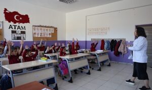 bayrakli belediyesinden miniklere hijyen egitimi dunya el yikama gununde ogrencilere saglik dersi VCy14B4l.jpg