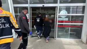 bebegin uzerine caydanlik devrildi g1XiVICM.jpg