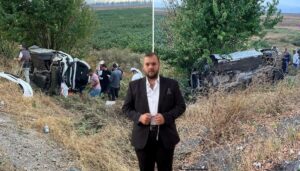 genc surucuyu hayattan koparan kaza Z241YhWB.jpg