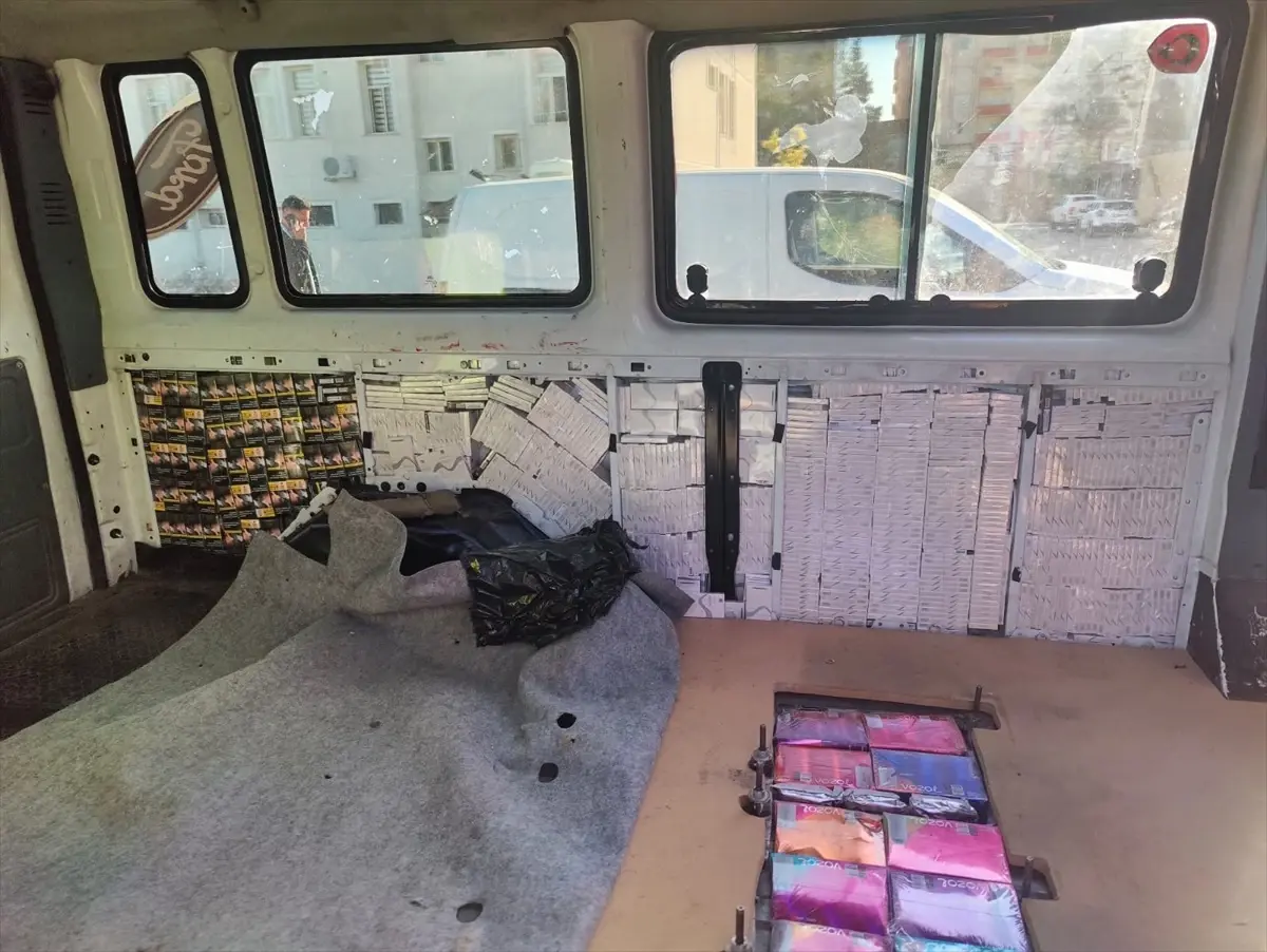 Midyat’ta Yolcu Minibüsünde 16 Bin Paket Kaçak Sigara Ele Geçirildi