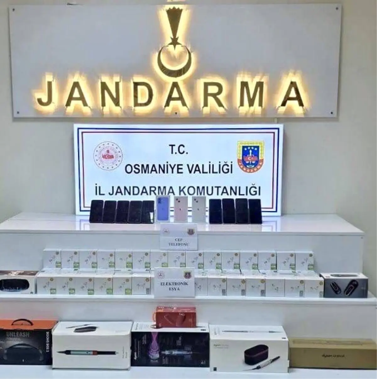 osmaniyede 3 milyon tl degerinde kacak elektronik ele gecirildi nAZh75wH.jpg