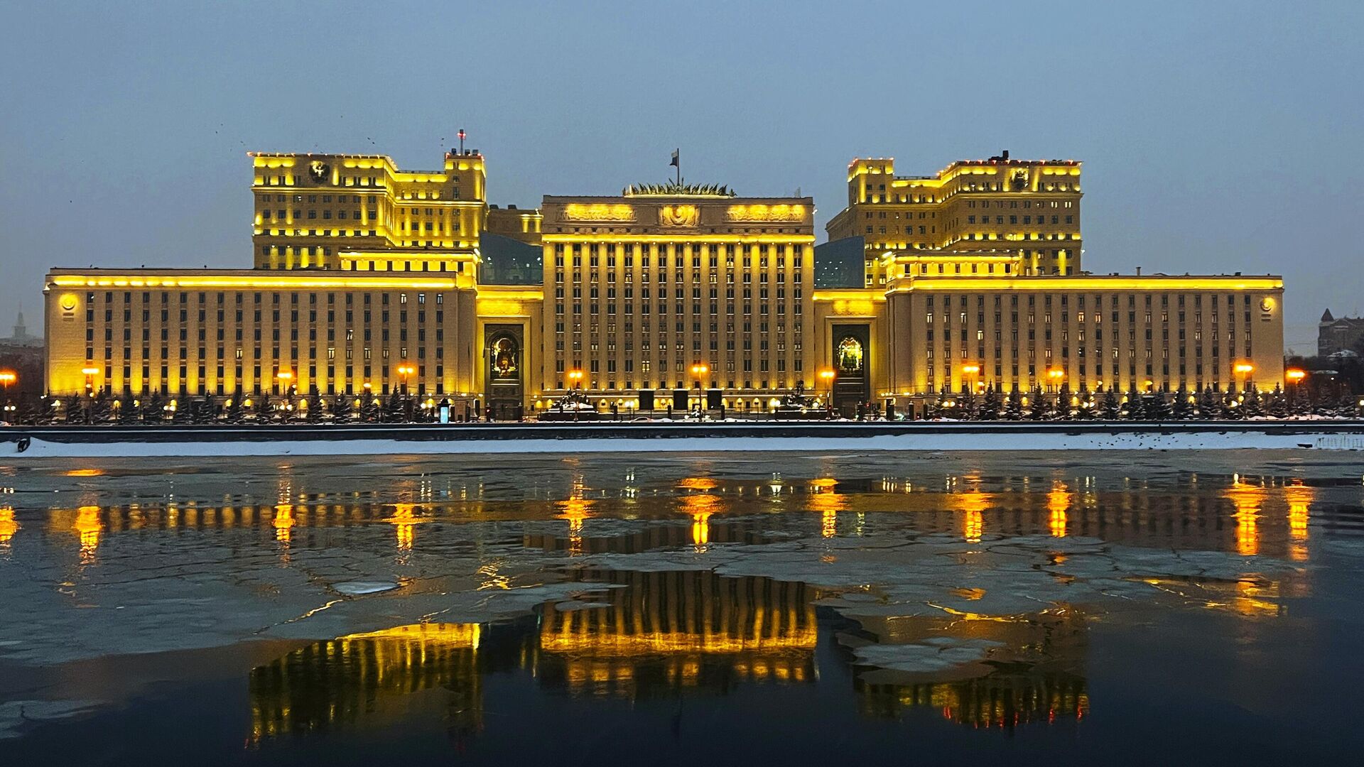 rusya savunma bakanligi belousov suriyeli mevkidasi ebu kasra ile gorustu LDgPpChB.jpg