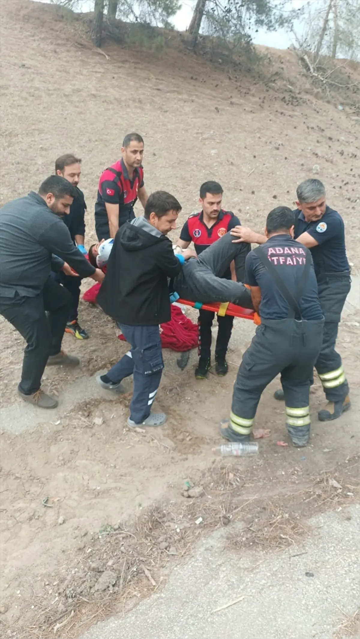 Adana’da Tır Devrildi, Sürücü Yaralandı