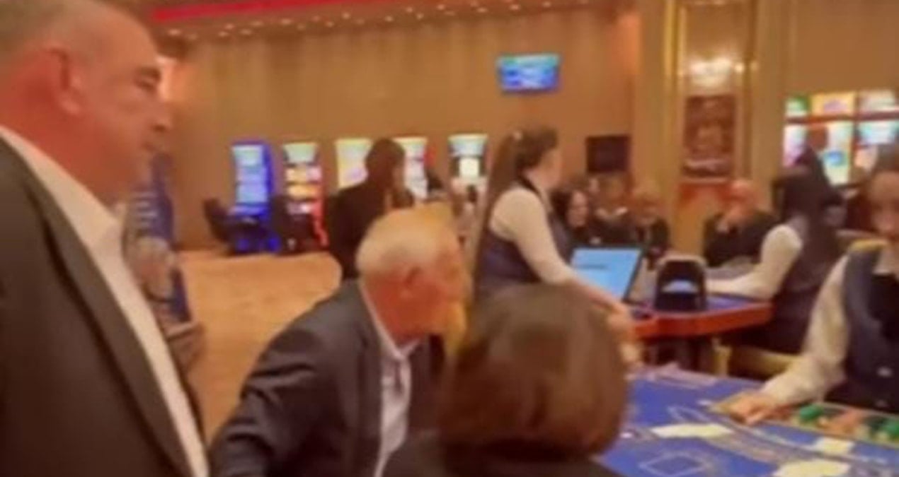 Batum Başkonsolosu kumarhaneden çıktı