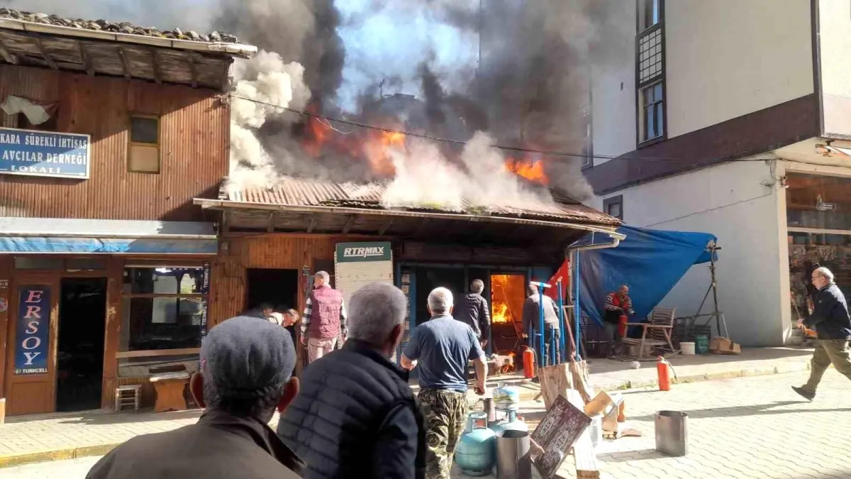 Çaykara’da Kalaycı Dükkanında Yangın Çıktı