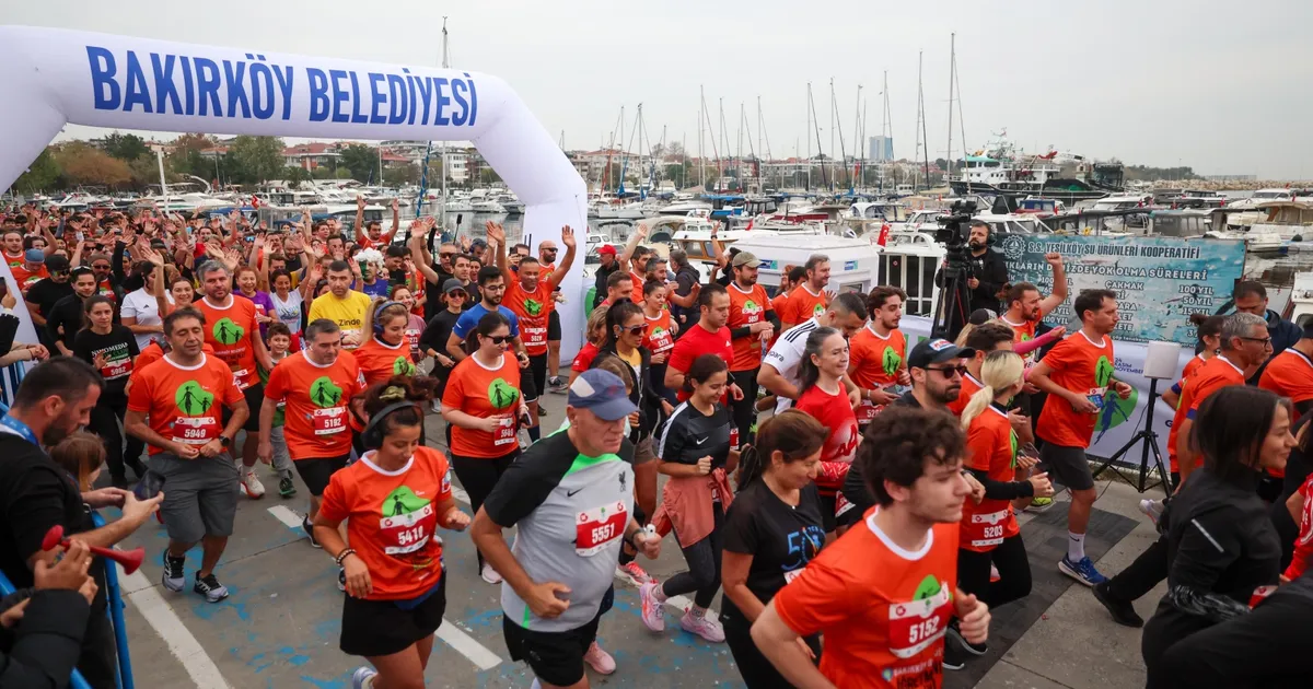 İstanbul Bakırköy’de öğretmenler günü için 2 bin 800 kişi koştu