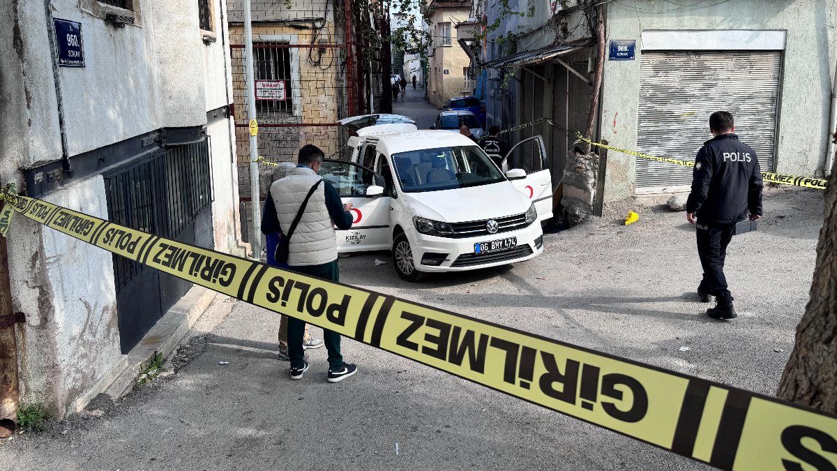 izmirde kizilay personeline silahli saldiri yOjFIwjk.jpg