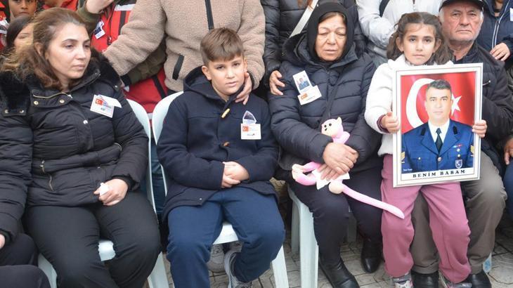 Şehit astsubayın eşi: Oğlum başını dik tut, senin baban kahraman