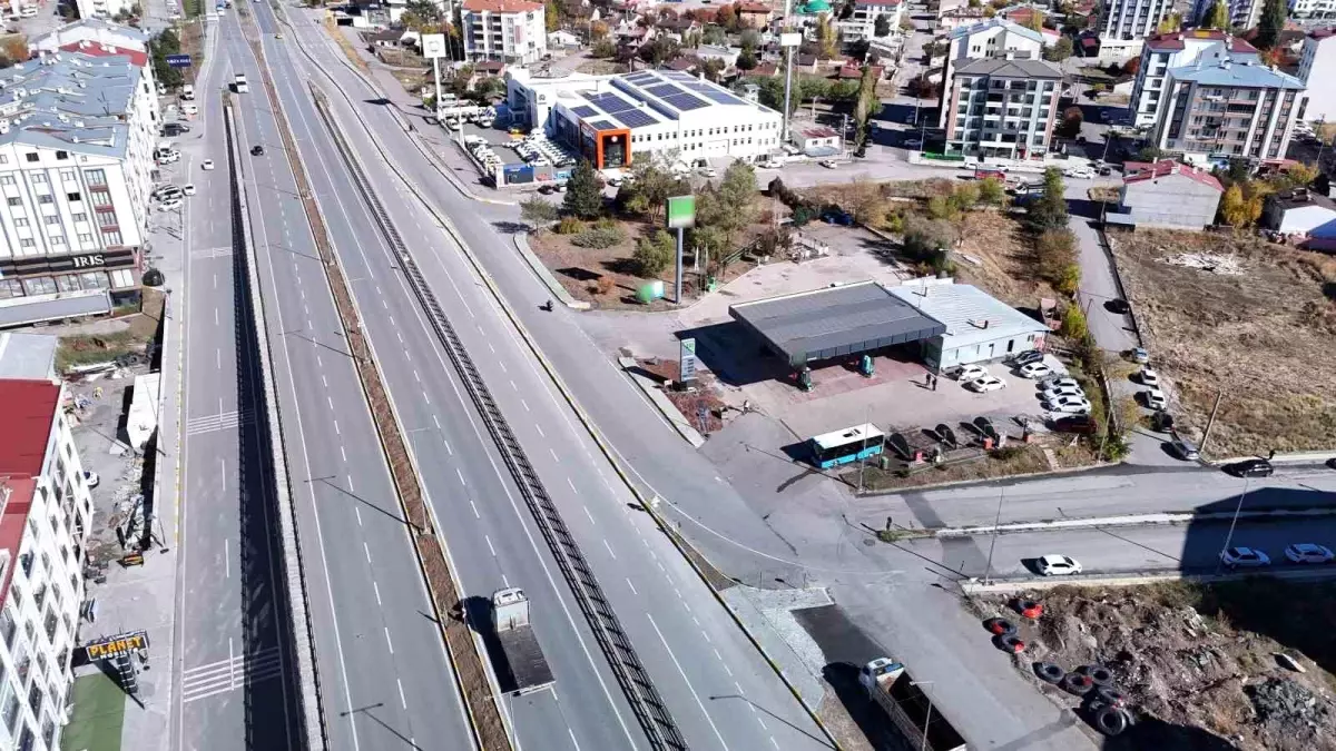 sivasta viyaduk sorunu esnaflar ucan arac bekliyor VqYU7QEJ.jpg