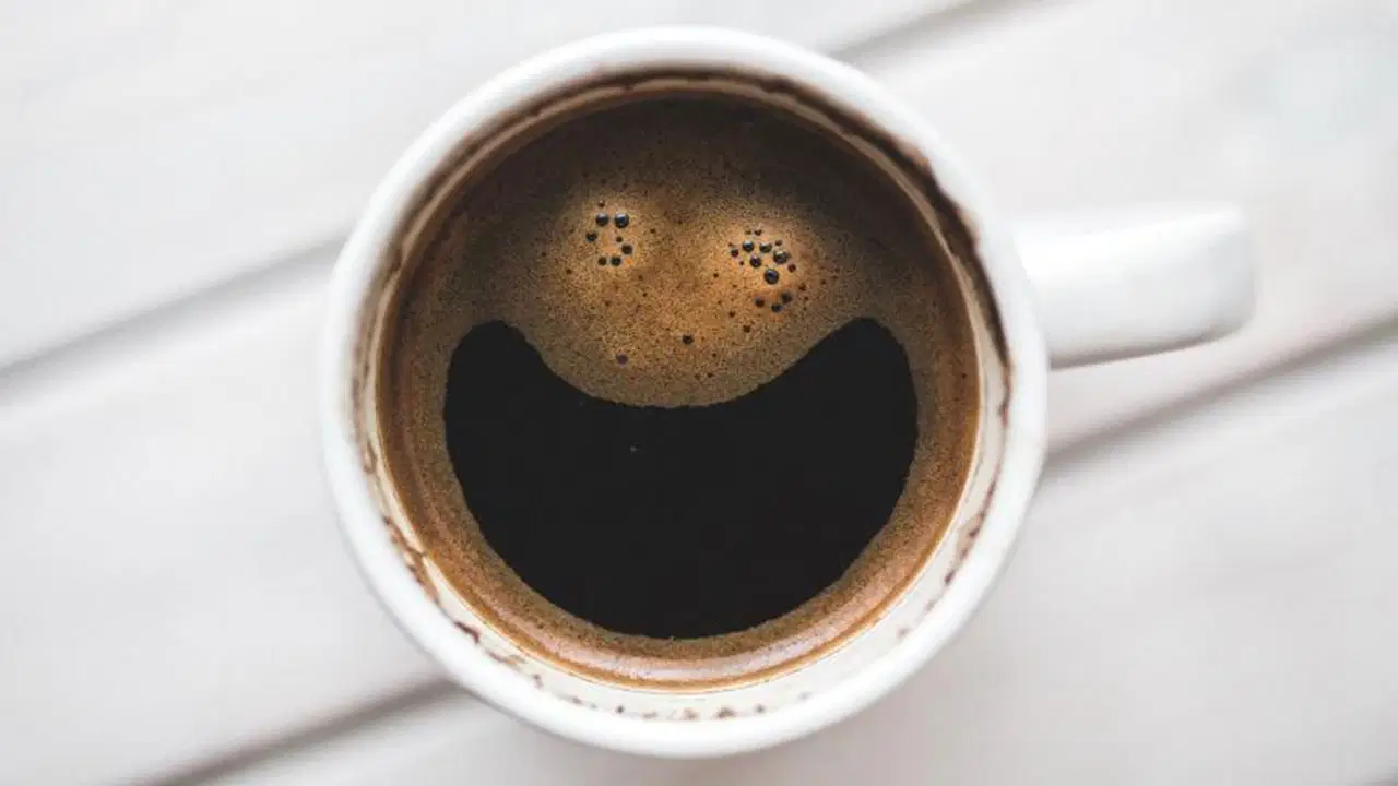 Tansiyon hastaları dikkat: Sabah aç karnına kahve içmeyin!