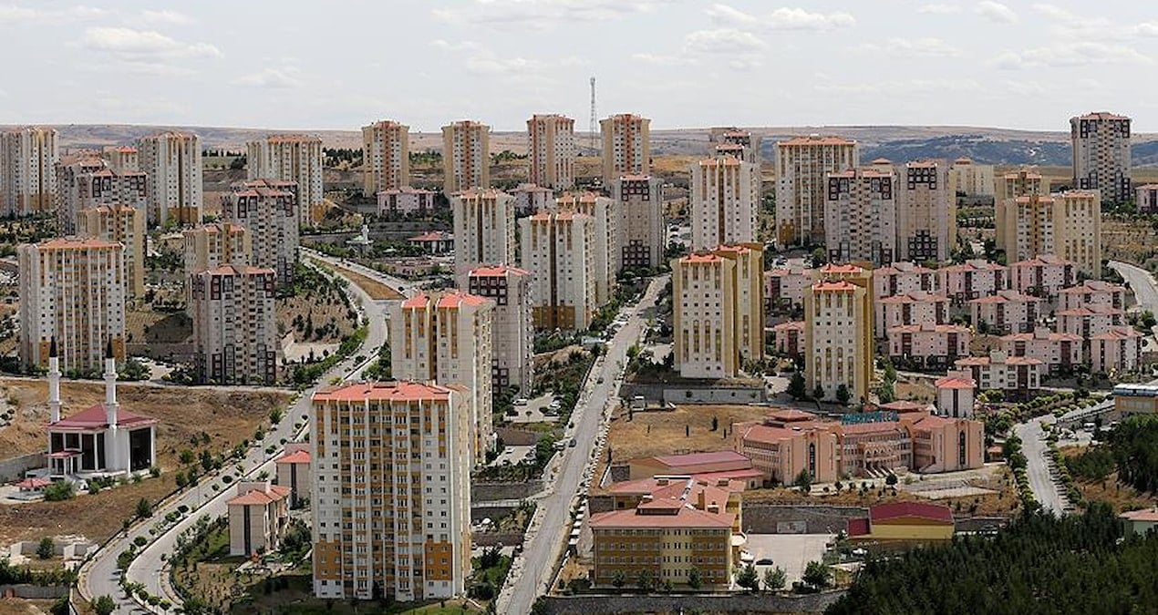 Ünlü ekonomist açıkladı: Ev alacaklar bu tarihi beklesin!