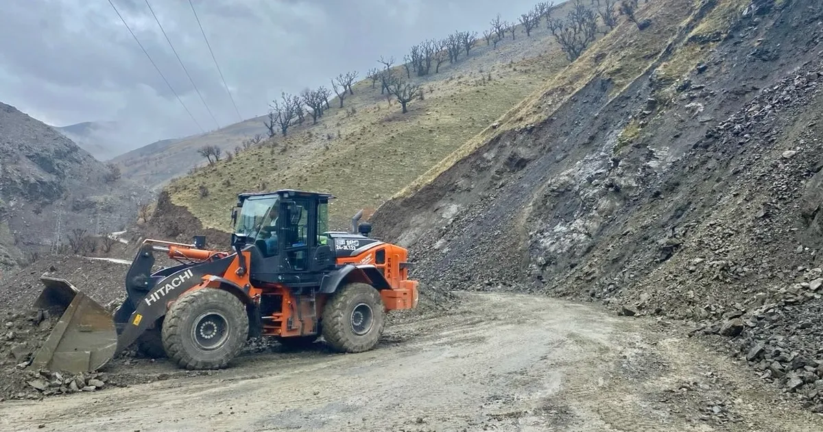 Batman Sason’da yağışla kapanan köy yolları yeniden açık