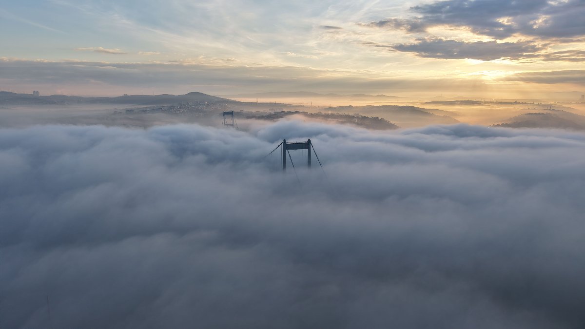 İstanbul Boğazı’ndan sis manzaraları