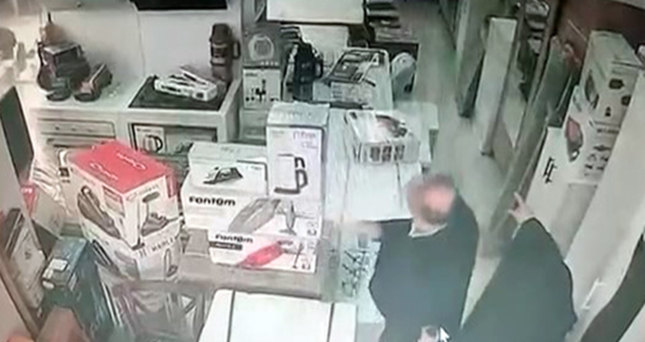 Saç düzleştiriciyi kıyafetine saklayarak çaldı; hırsızlık anları kamerada