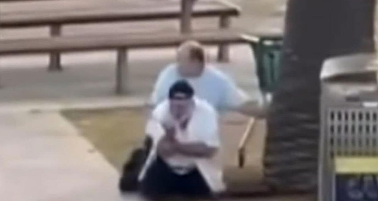 Silahlı saldırganı çıplak elle durduran adama milyarderden dev ödül