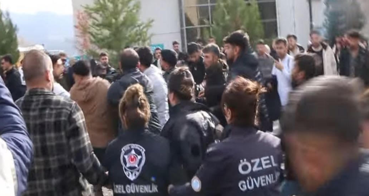 Üniversitede ‘Valilik ve Adliye’ krizi: Öğrenci yürüyüşüne engel