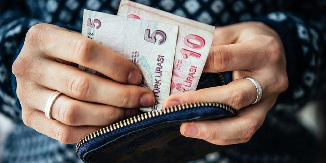 Acı gerçek ortaya çıktı: Ünlü ekonomist emekli ve asgari ücretlinin düştüğü tuzağı açıkladı