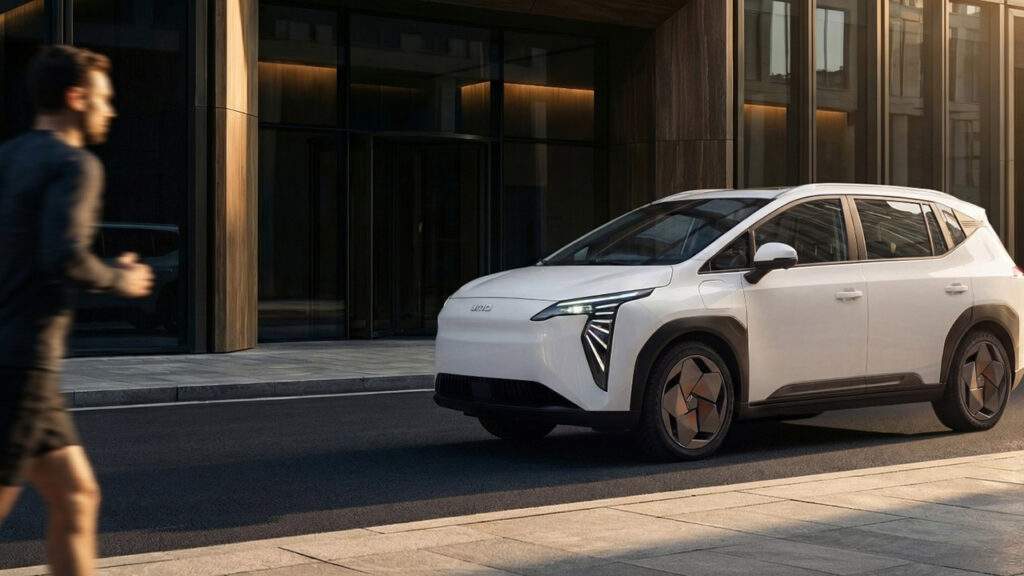 Savaşın ortasında yerli otomobil üretti, 830 bin TL fiyat belirlediler