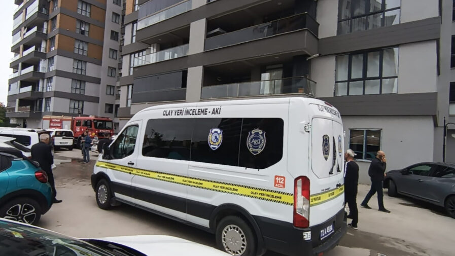 Asansörde Mahsur Kalanları Kurtarmaya Çalışırken Hayatını Kaybeden Adamın Trajik Hikayesi